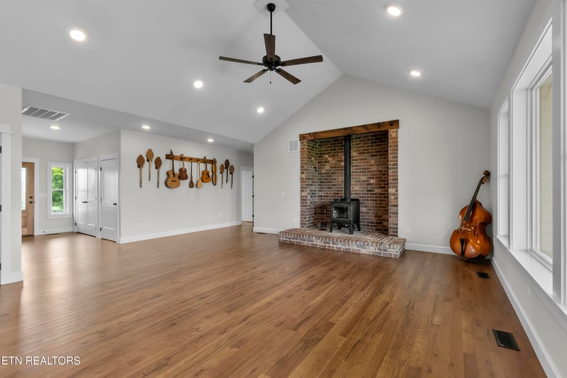 1121 Frogpond Rd, Friendsville, TN 37737
