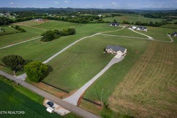 1121 Frogpond Rd, Friendsville, TN 37737