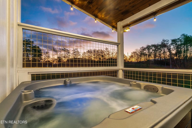 1121 Levi Glenn Ct, Sevierville, TN 37862