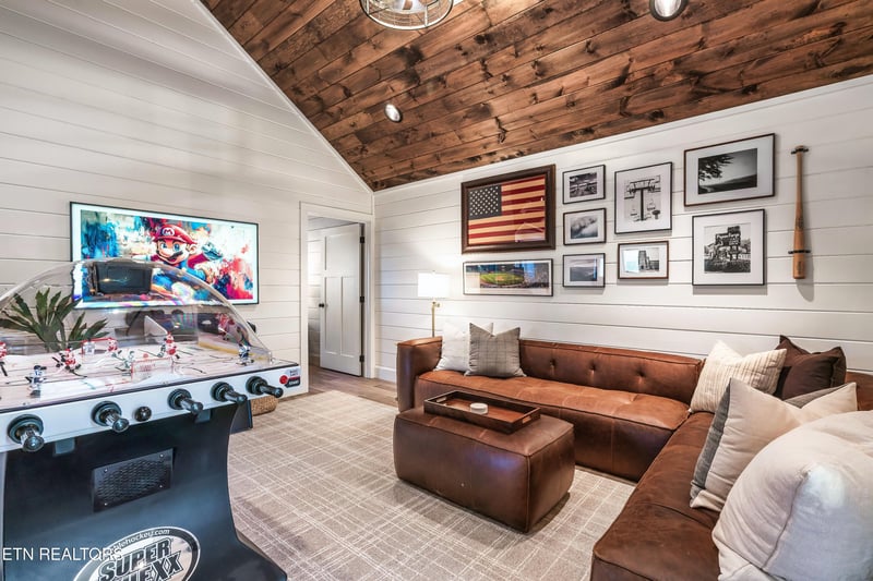 1121 Levi Glenn Ct, Sevierville, TN 37862