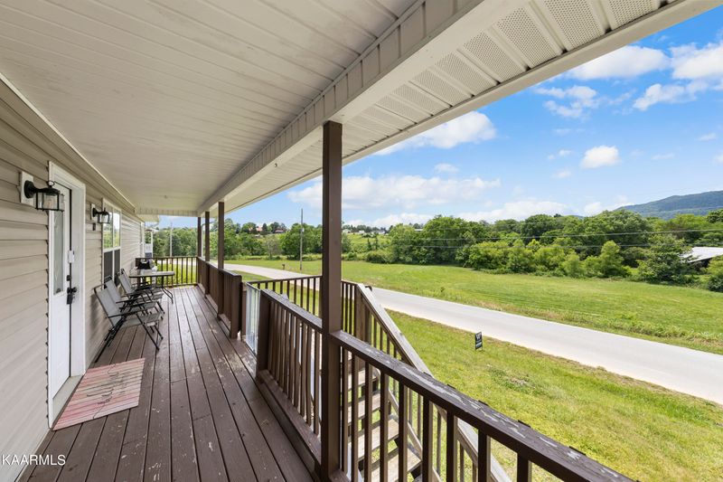 1121 Martin Ln, Lafollette, TN 37766