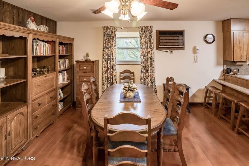 1121 Mayors Dr, Sevierville, TN 37862
