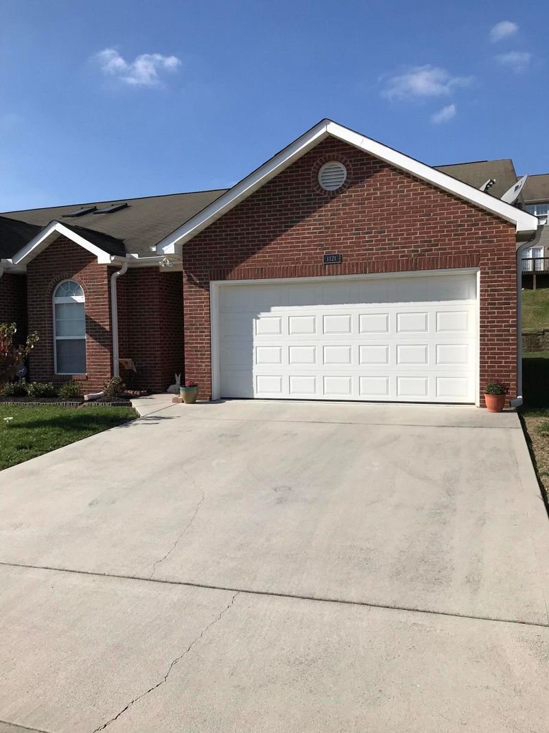 1121 NW Webster Groves Ln, Knoxville, TN 37909