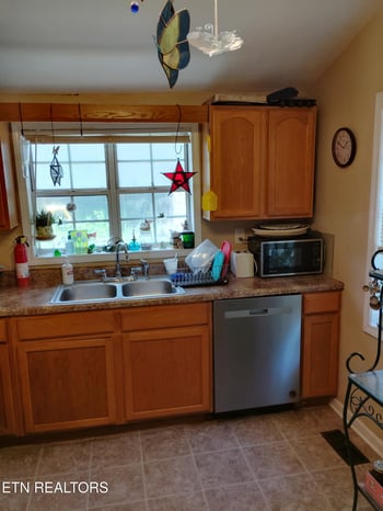 1121 Overton Pl, Knoxville, TN 37917