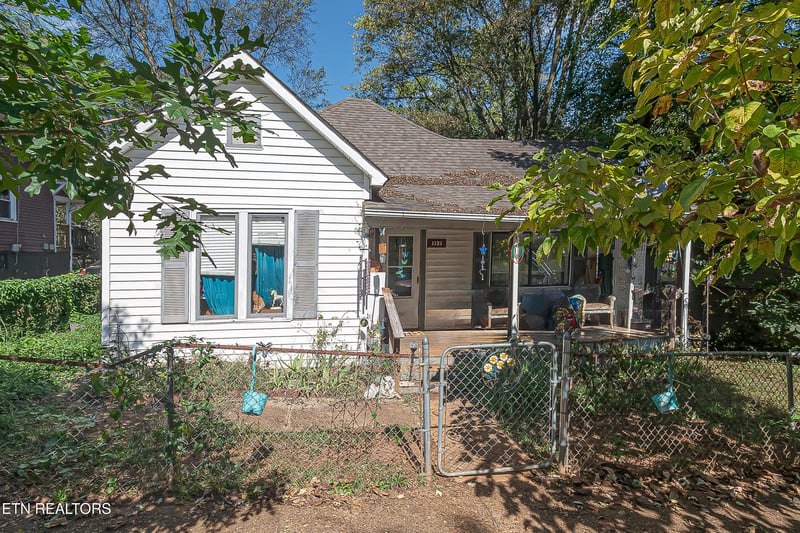 1121 Overton Pl, Knoxville, TN 37917
