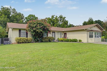 1121 Smokyview Dr, Sevierville, TN 37862
