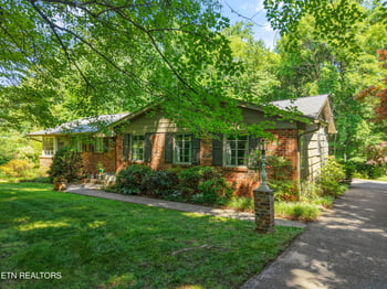 1121 Snowdon Dr, Knoxville, TN 37912