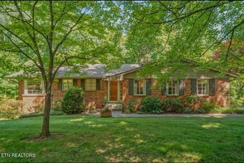 1121 Snowdon Dr, Knoxville, TN 37912