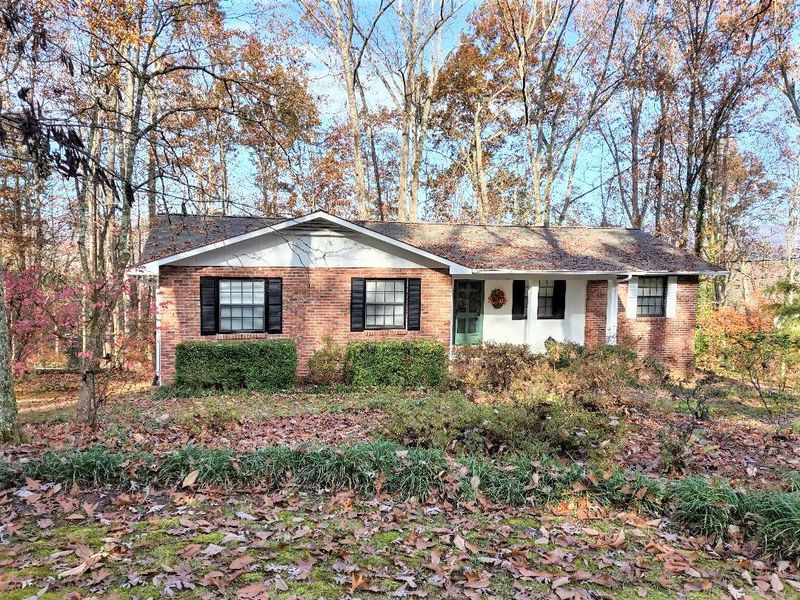 1121 W Outer Dr, Oak Ridge, TN 37830