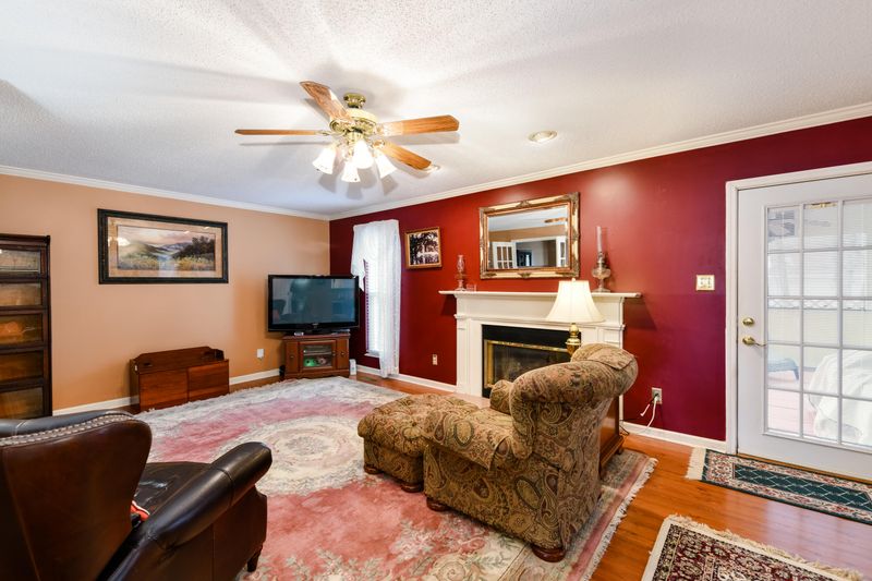 1121 Winding Way Dr, Knoxville, TN 37923