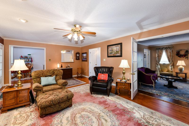 1121 Winding Way Dr, Knoxville, TN 37923