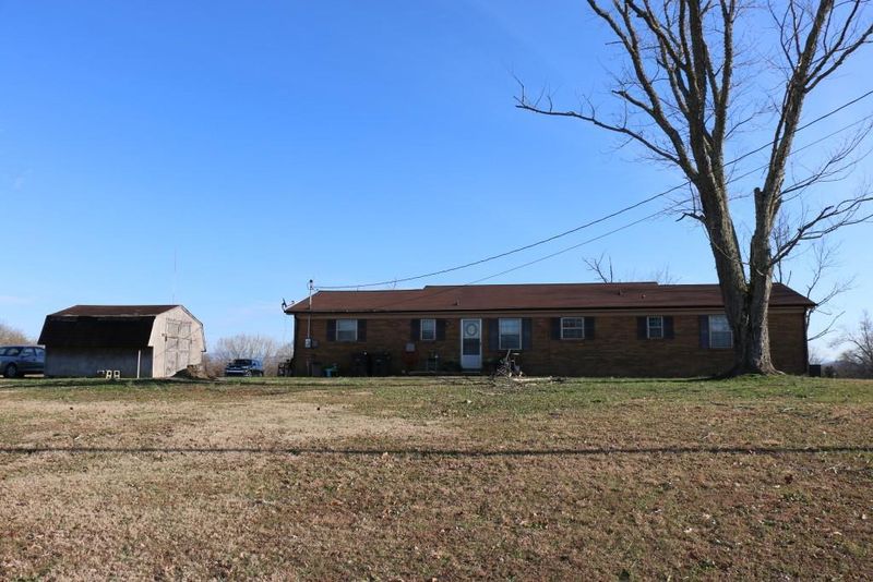 1122 Cherokee Dr, Madisonville, TN 37354