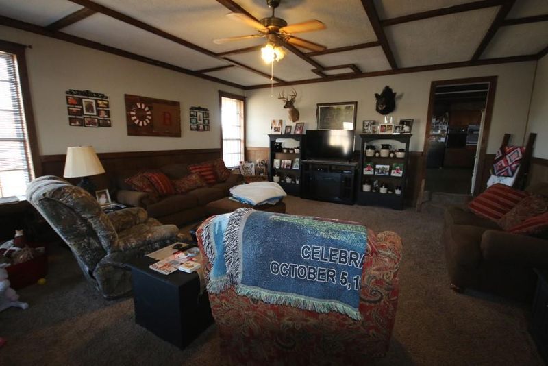 1122 Cherokee Dr, Madisonville, TN 37354