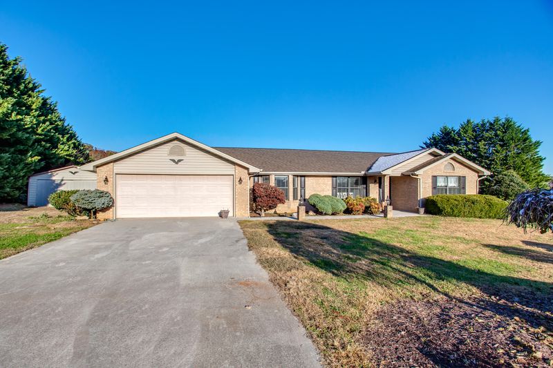 1122 Eagle View Dr, Kodak, TN 37764
