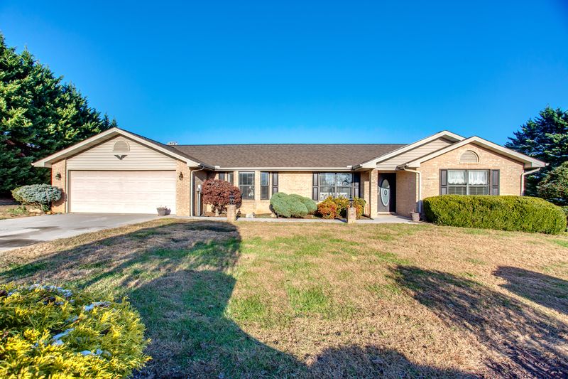 1122 Eagle View Dr, Kodak, TN 37764