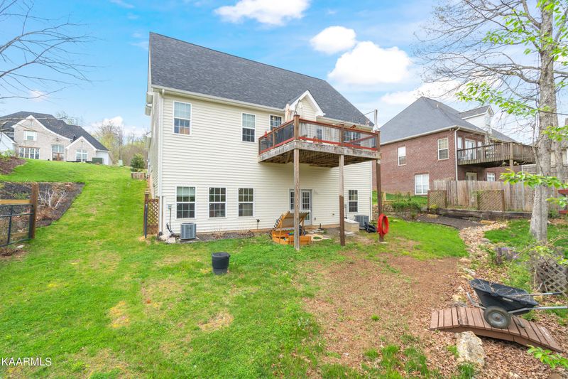 1122 Hillside Ln, Lenoir City, TN 37771
