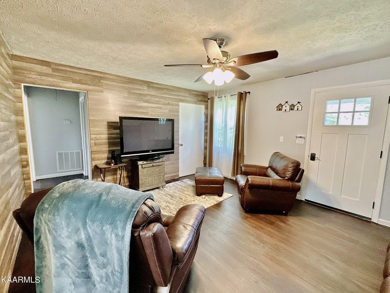 1122 Mcarthur Rd, Maryville, TN 37804
