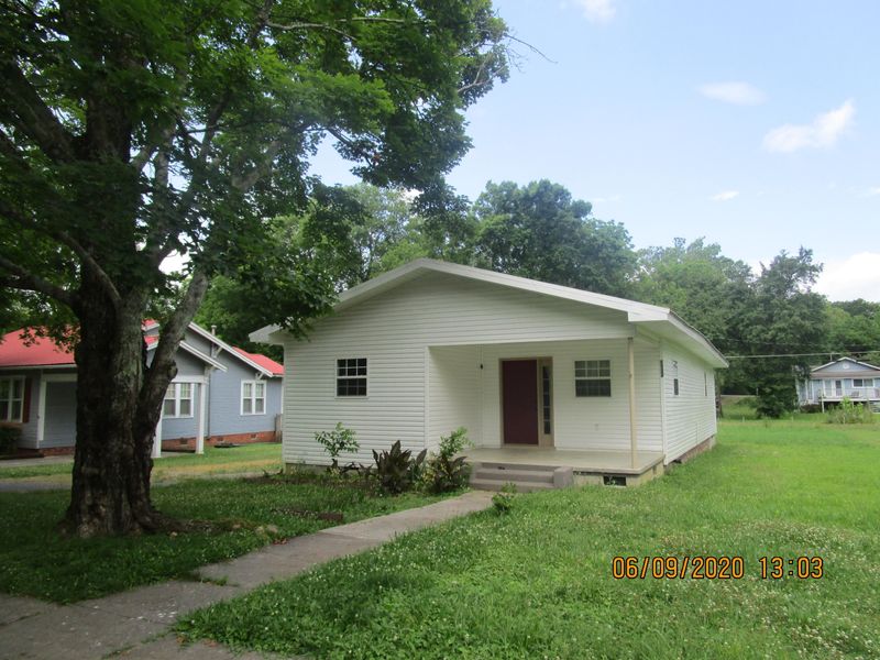 1122 Washington Ave, Etowah, TN 37331