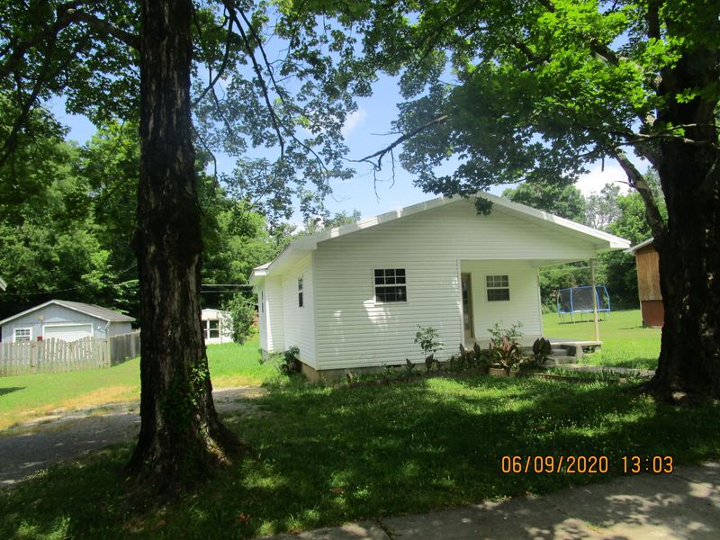 1122 Washington Ave, Etowah, TN 37331