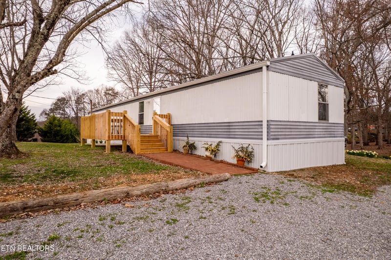 1122 Wooddale Church Rd, Strawberry Plains, TN 37871