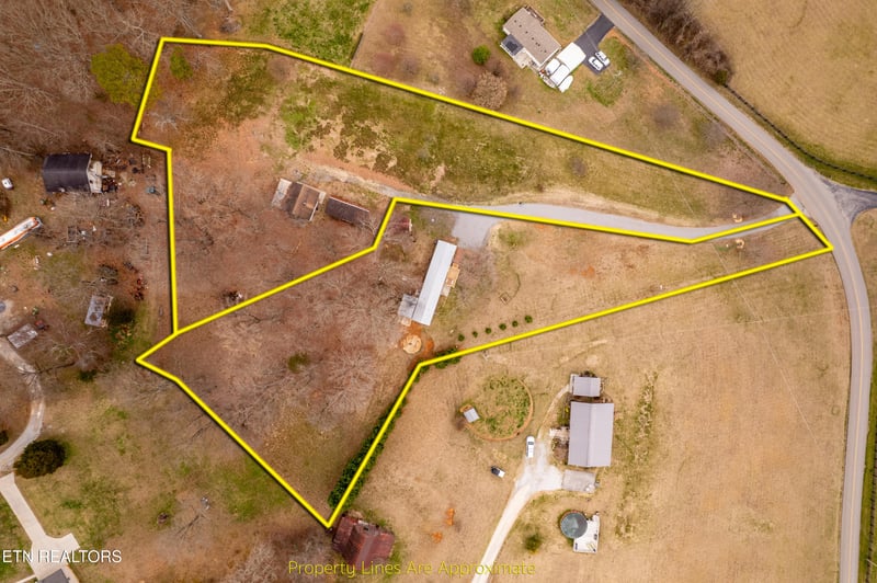1122 Wooddale Church Rd, Strawberry Plains, TN 37871