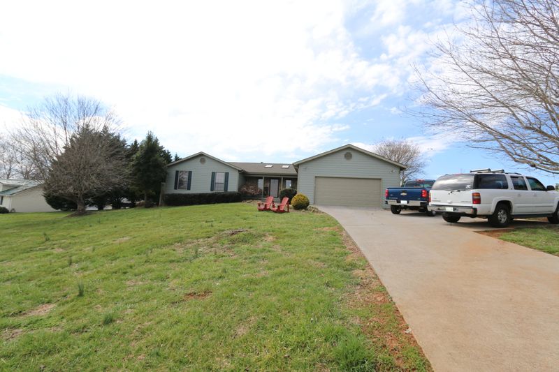 1123 Eagle View Dr, Kodak, TN 37764