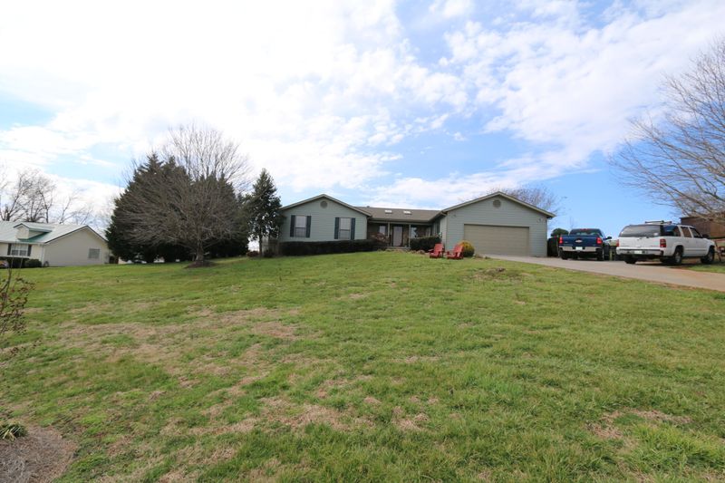 1123 Eagle View Dr, Kodak, TN 37764