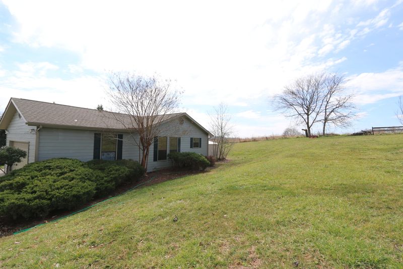 1123 Eagle View Dr, Kodak, TN 37764