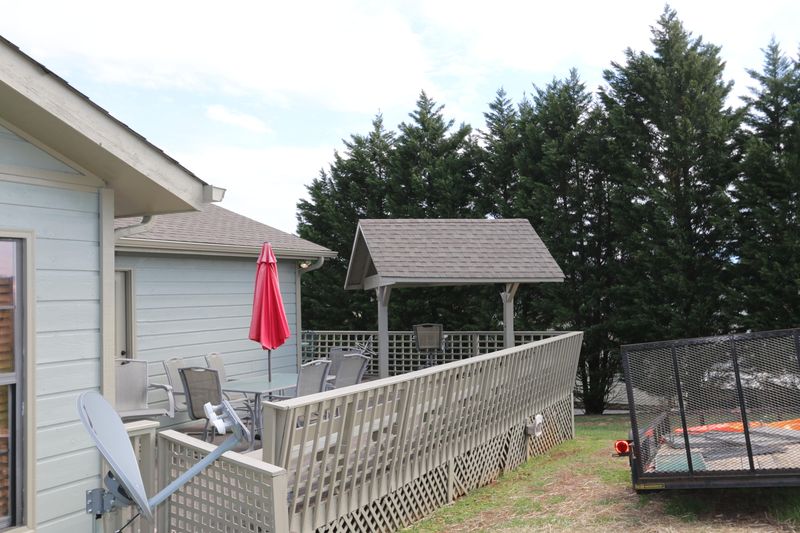 1123 Eagle View Dr, Kodak, TN 37764