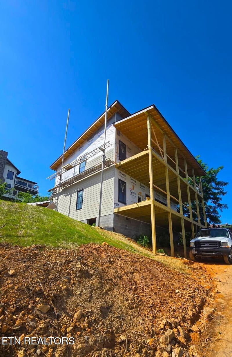 1123 Longview Ct, Gatlinburg, TN 37738