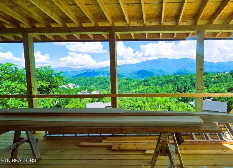 1123 Longview Ct, Gatlinburg, TN 37738