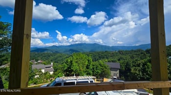 1123 Longview Ct, Gatlinburg, TN 37738