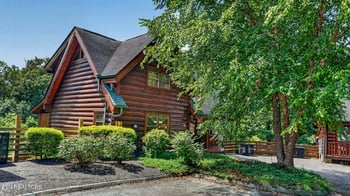 1123 Towering Oaks Dr, Sevierville, TN 37876