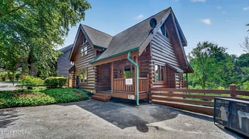 1123 Towering Oaks Dr, Sevierville, TN 37876