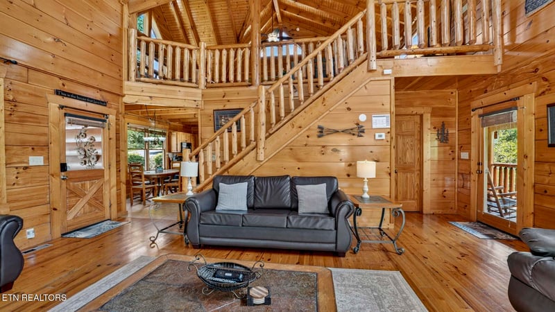 1123 Towering Oaks Dr, Sevierville, TN 37876