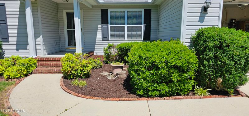 1124 E Deer Creek Dr, Crossville, TN 38571