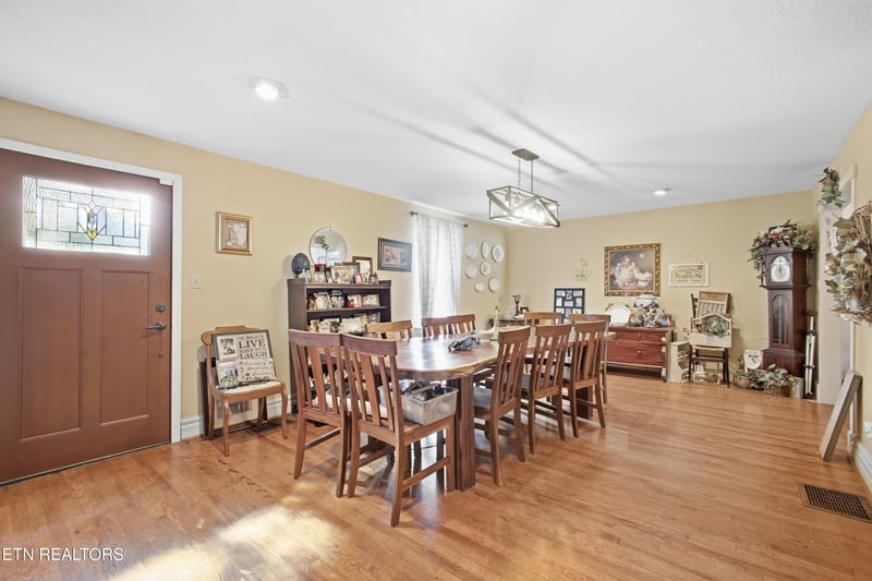 1124 Post Oak Valley Rd, Rockwood, TN 37854