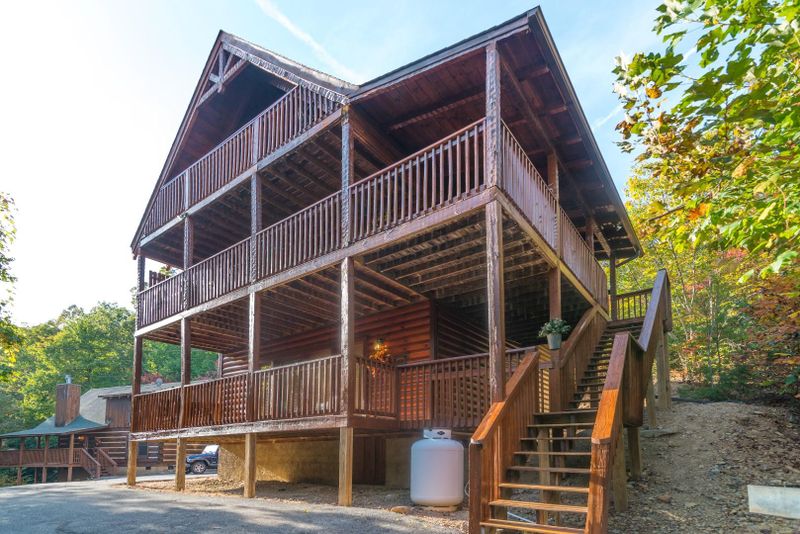 1124 Twin Oaks Rd, Gatlinburg, TN 37738