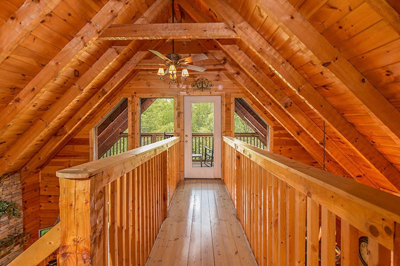1124 Twin Oaks Rd, Gatlinburg, TN 37738