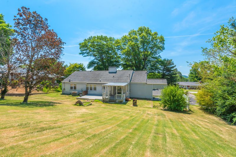 1124 W 6th North St, Morristown, TN 37814