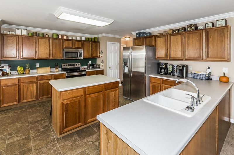 11243 Hatteras Dr, Knoxville, TN 37934