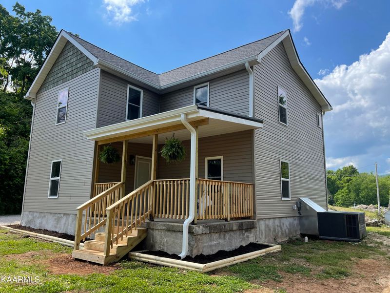 1125 Sevier Dr, Harriman, TN 37748