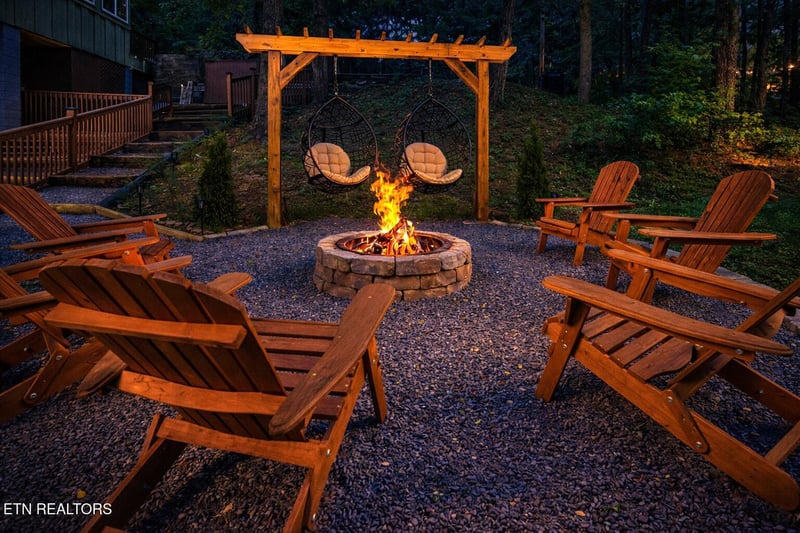 1125 Tanrac Tr, Gatlinburg, TN 37738
