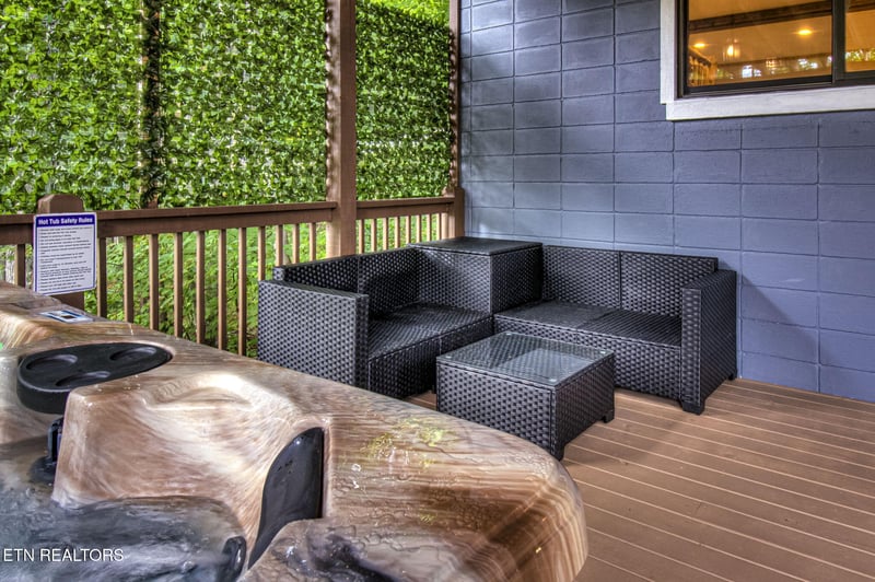 1125 Tanrac Tr, Gatlinburg, TN 37738