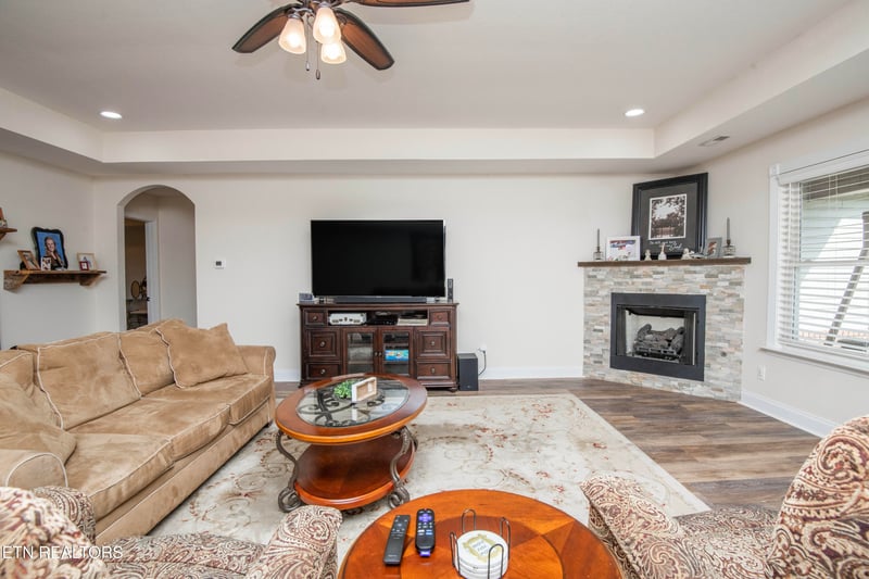 1125 Walker Rd, Maryville, TN 37801