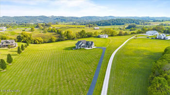1126 Cross Valley Rd, Lafollette, TN 37766
