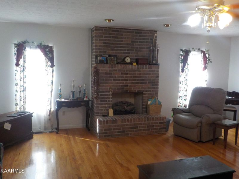 1126 Hines Rd, Seymour, TN 37865