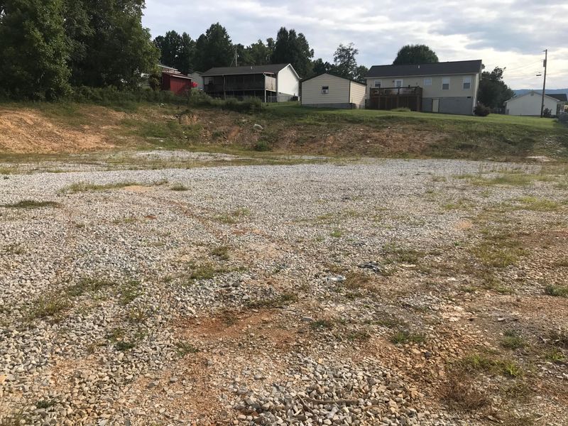 1126 Mcghee Ln, Jacksboro, TN 37757