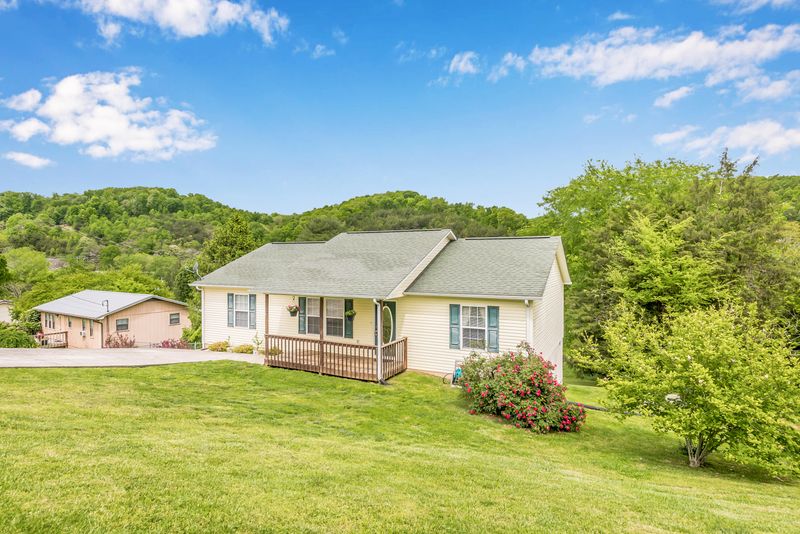 1126 Melton Hill Cir, Clinton, TN 37716