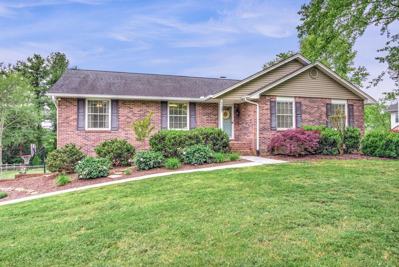 1127 Buxton Dr, Knoxville, TN 37922